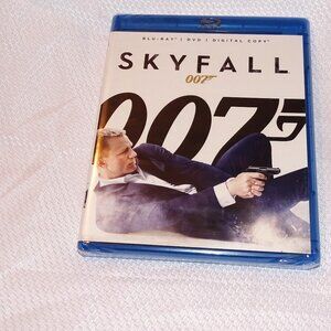 SKYFALL 007 on BLU-RAY + DVD Daniel Craig  New